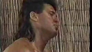 கர்ட்னி லவ் சக்கிங் காக்
