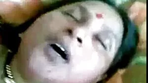 டில்டோ ஆபாசத்தில் கேர்ள் ஸ்ட்ராப் மீது பெண்