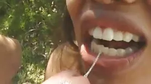 முலைக்காம்புகளுடன் கே